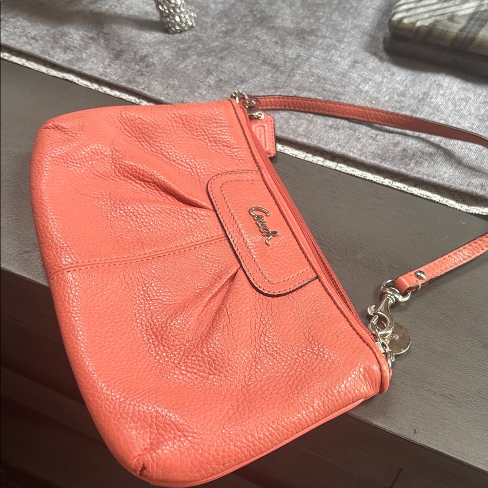 Beautiful zip coach wristlet. Silver hardware places for credit cards and cash - Picture 5 of 8